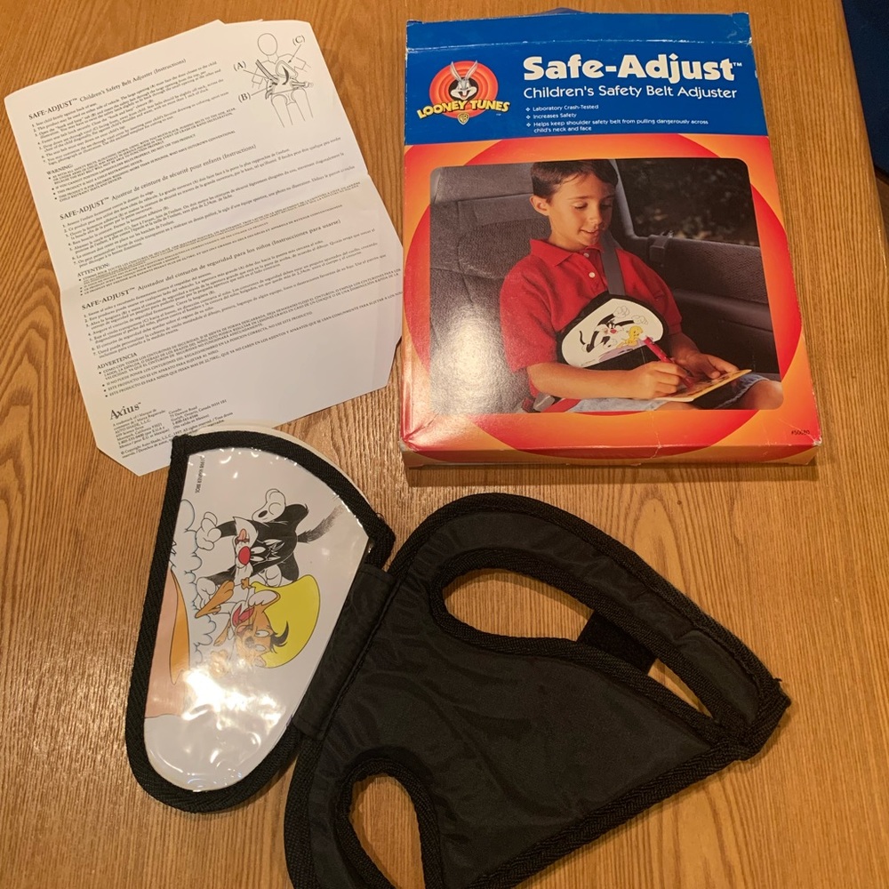 Looney Tunes children’s seat belt adjuster